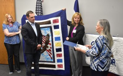 Awarding the 350,000th Quilt of Valor ®
